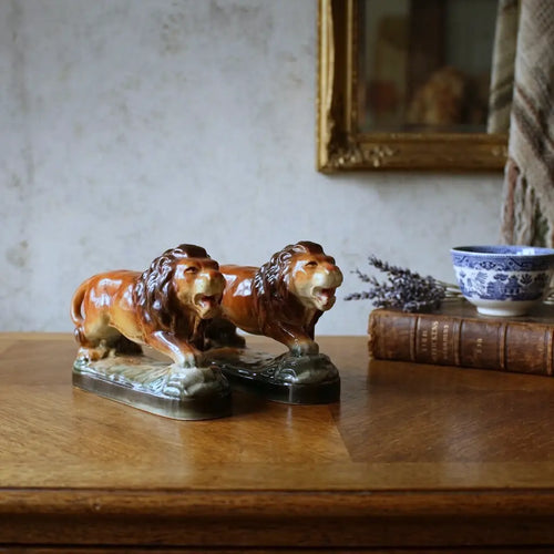 アンティーク ライオン 獅子の陶器置物 イギリス 1900年代初期 ペア2体を飾った全体の雰囲気