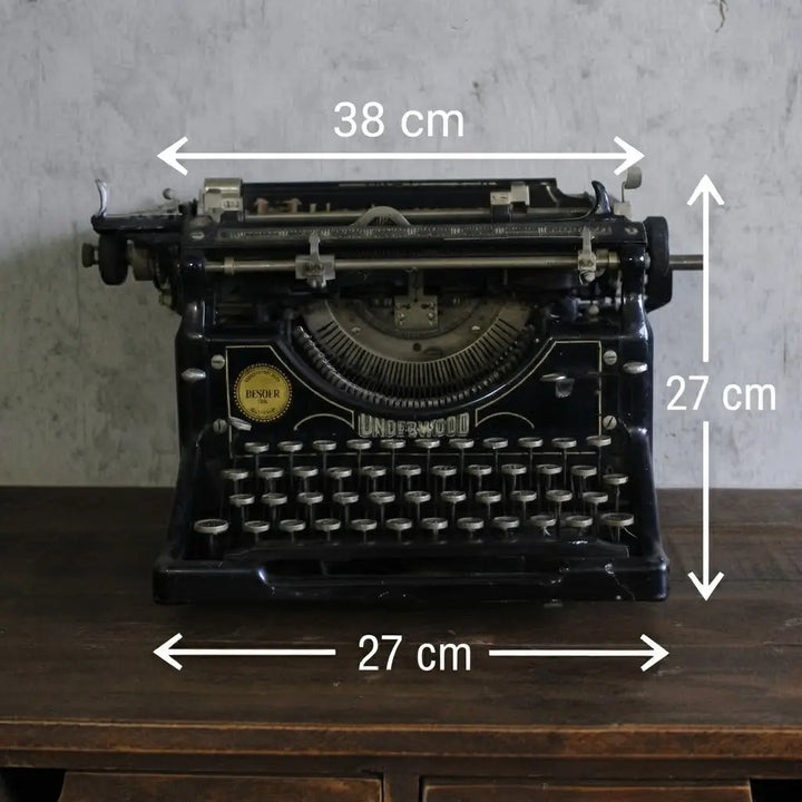 アンティーク タイプライター UNDERWOOD アメリカ － 正面全体、幅約38cm×奥行約27cm×高さ約27cmのサイズ表記入り