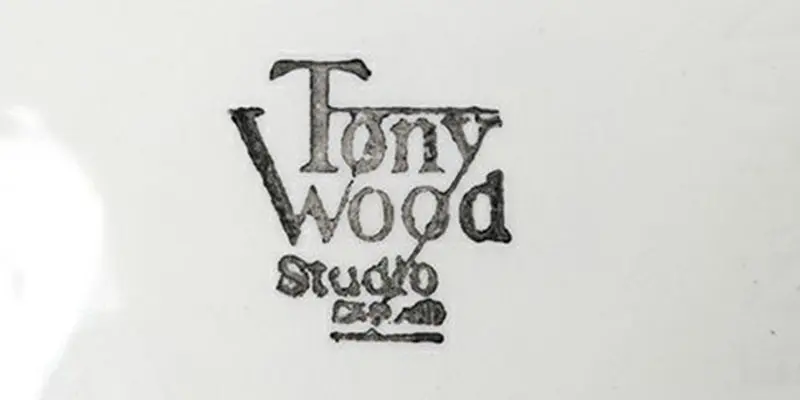 Tony Wood Studio(トニーウッドスタジオ)バックスタンプ