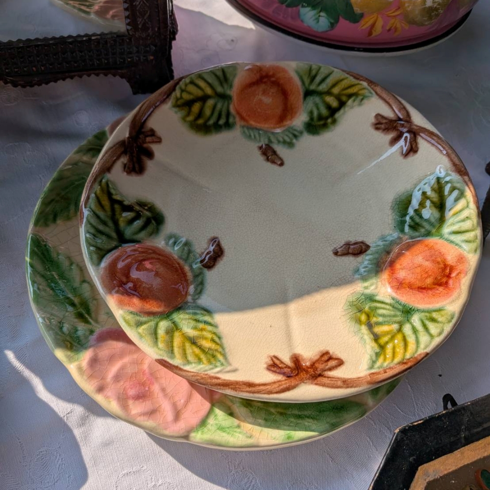 バルボティーヌのお皿すももモチーフ
